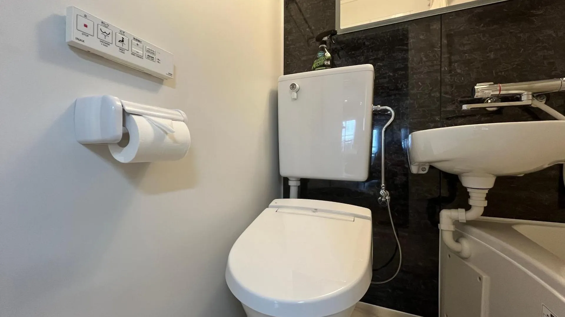 Apartment 新宿 シングルルーム 複数ベッド、キッチン、ダイニングテーブル完備、短期、中期滞在に最適。 Tokyo